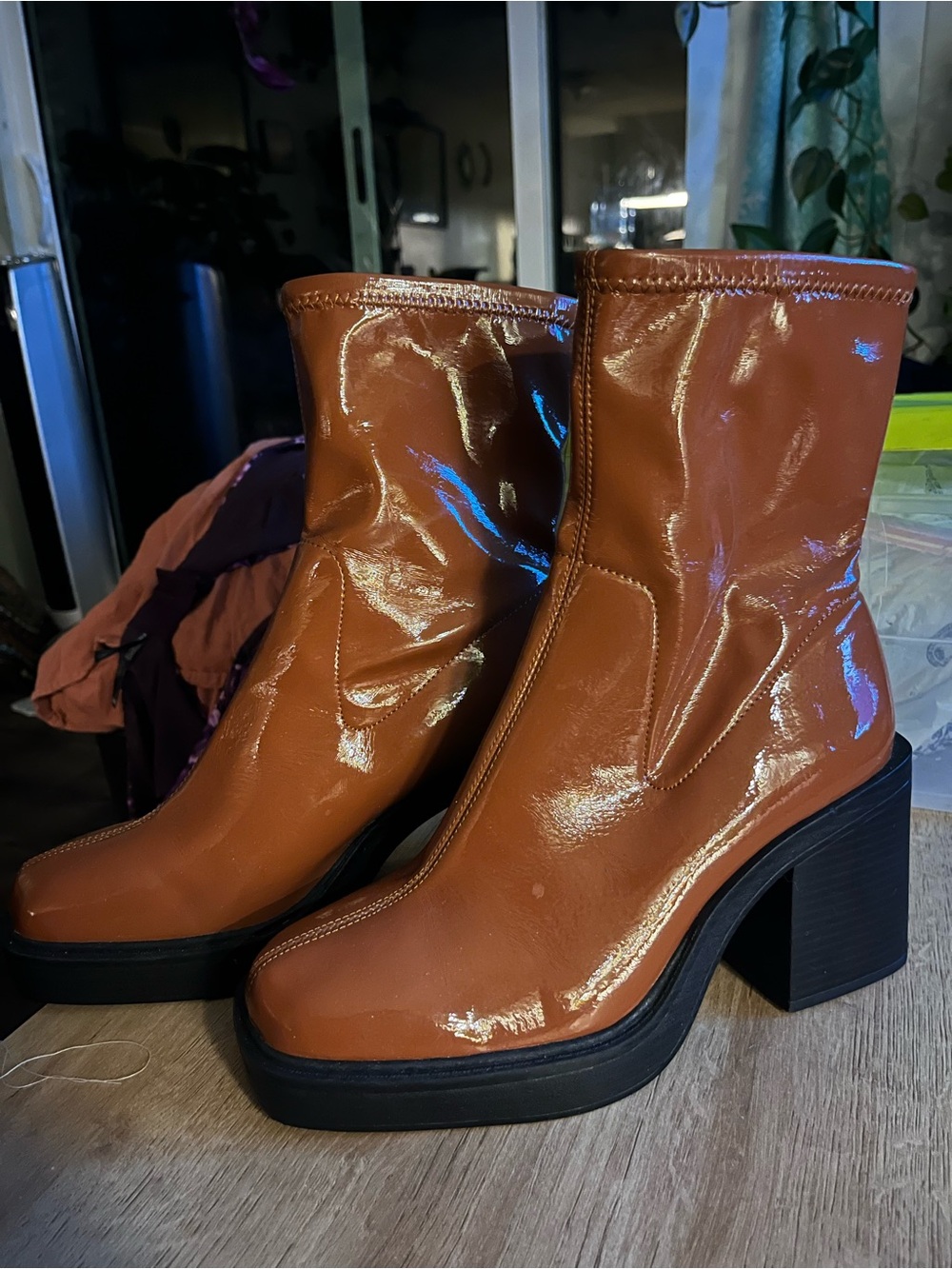 Kenneth Cole New York Amber Booties in the "Rust" 8.5 70’s inspired